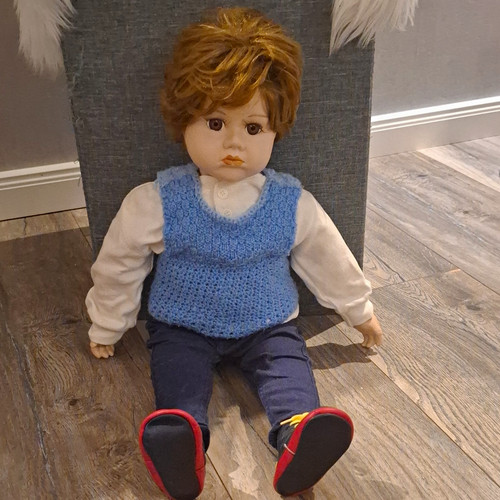 Stoff mädchenpuppe rotbraun - stoff,